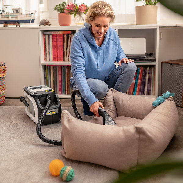 Karcher SE3-18 Battery Powered Carpet Spot Cleaner Set | 1.081-512.0 Karcher SE3-18 Battery Powered Carpet Spot Cleaner Set | 1.081-512.0