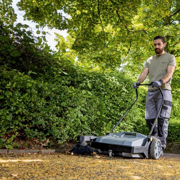 Karcher KM 70/15 C Classic Sweeper | 1.517-111.0 Karcher KM 70/15 C Classic Sweeper | 1.517-111.0
