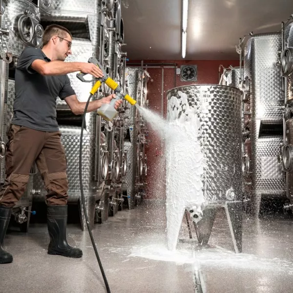 foam detergent application equipment
